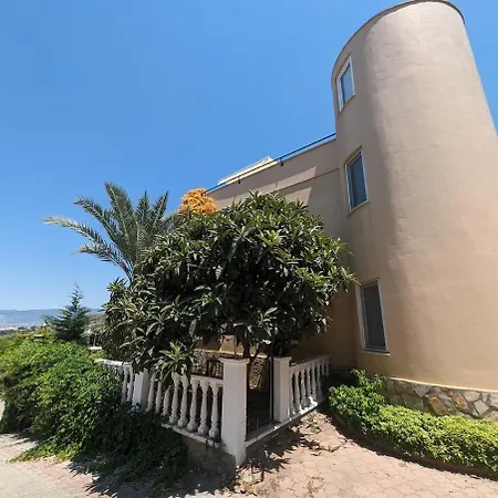 Villa Townhouse With Bath And Fireplace