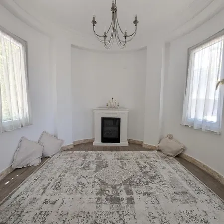 Villa Townhouse With Bath And Fireplace